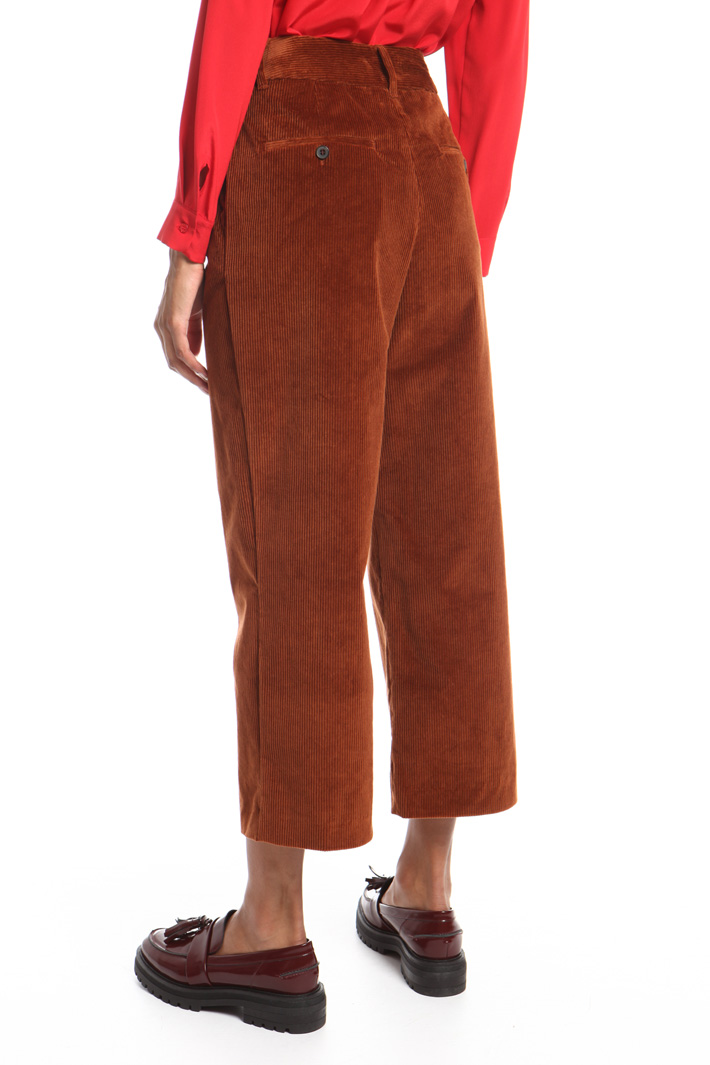 Cropped velvet trousers Intrend Cropped velvet trousers Intrend