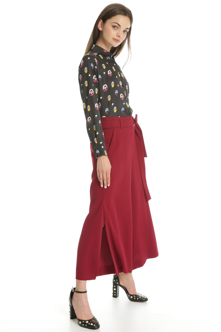 Cropped trousers with slits Intrend Cropped trousers with slits Intrend