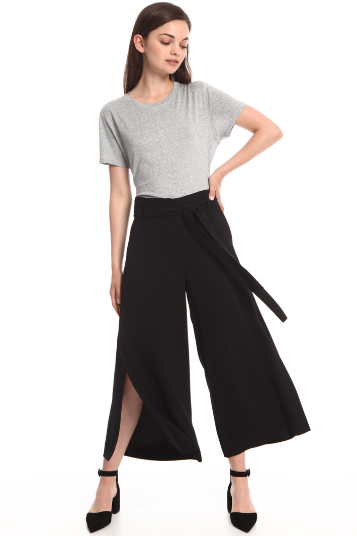 Cropped trousers with slits Intrend Cropped trousers with slits Intrend