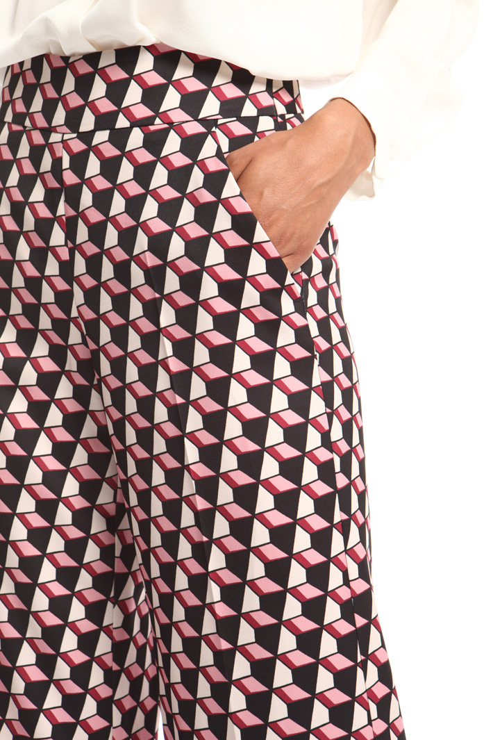 Patterned cropped trousers Intrend Patterned cropped trousers Intrend