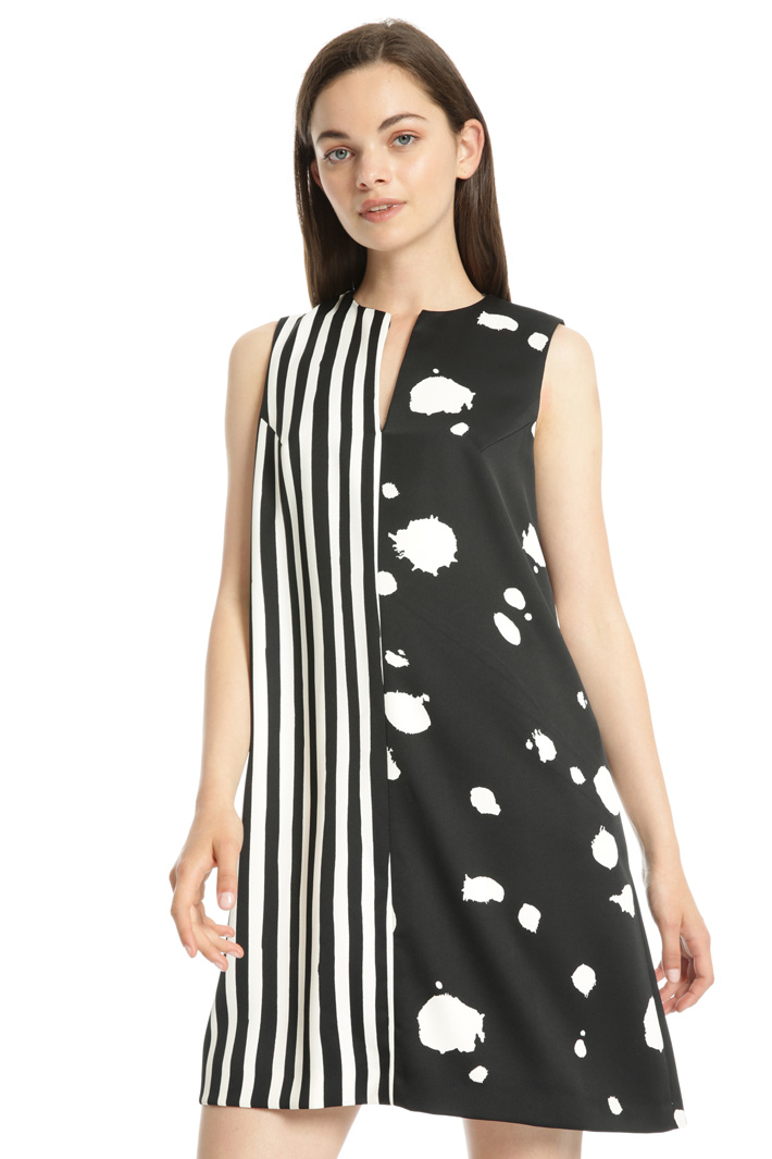 Printed satin dress Intrend Printed satin dress Intrend