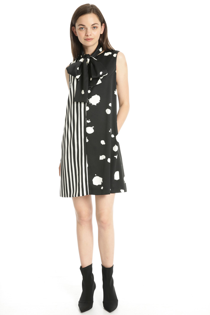 Printed satin dress Intrend Printed satin dress Intrend