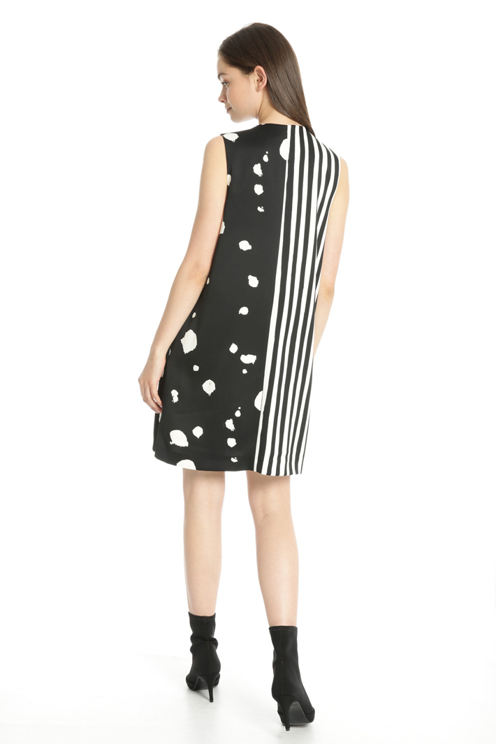 Printed satin dress Intrend Printed satin dress Intrend