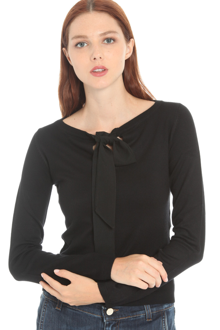 Bow-tie sweater Intrend Bow-tie sweater Intrend