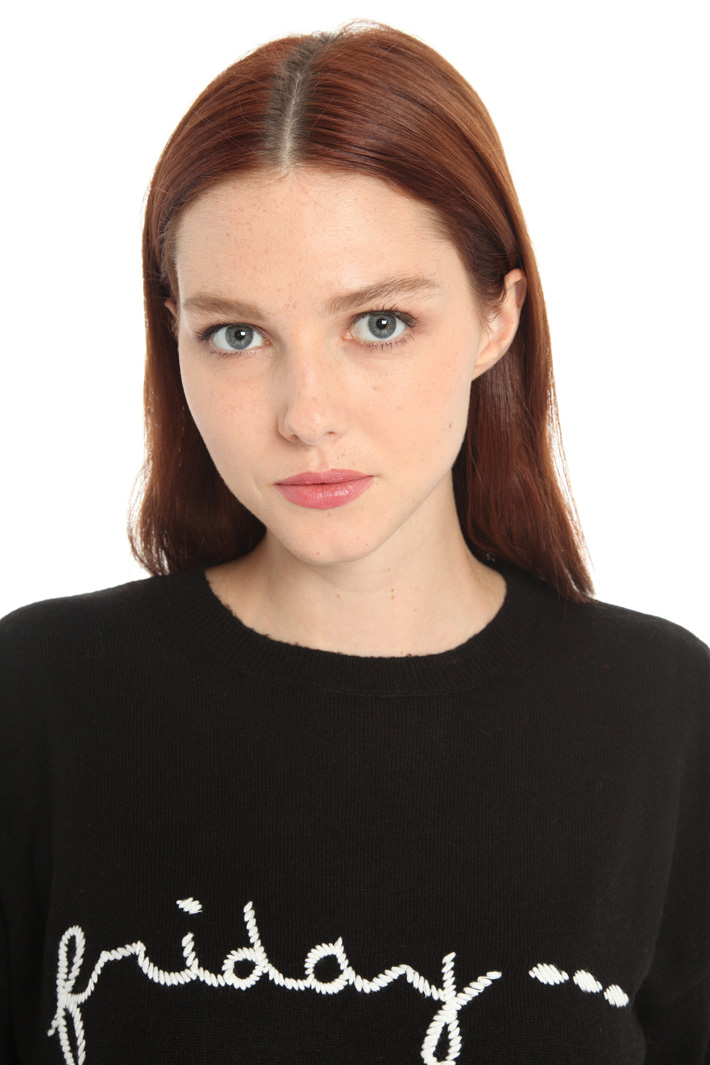 Embroidered sweater Intrend Embroidered sweater Intrend