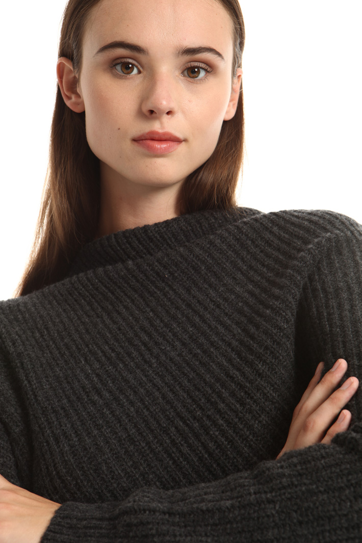 Asymmetrical wool sweater Intrend Asymmetrical wool sweater Intrend