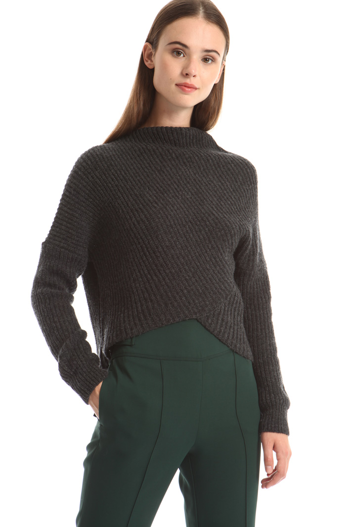 Asymmetrical wool sweater Intrend Asymmetrical wool sweater Intrend