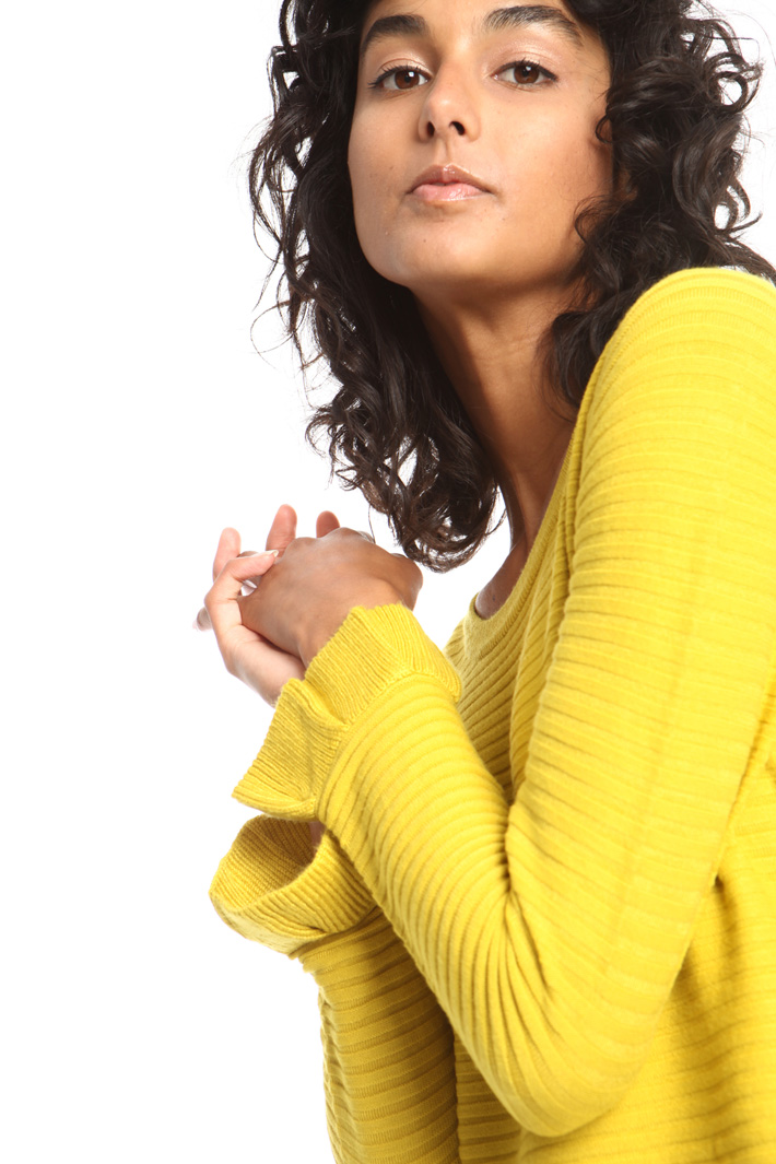 Ribbed sweater with frills Intrend Ribbed sweater with frills Intrend