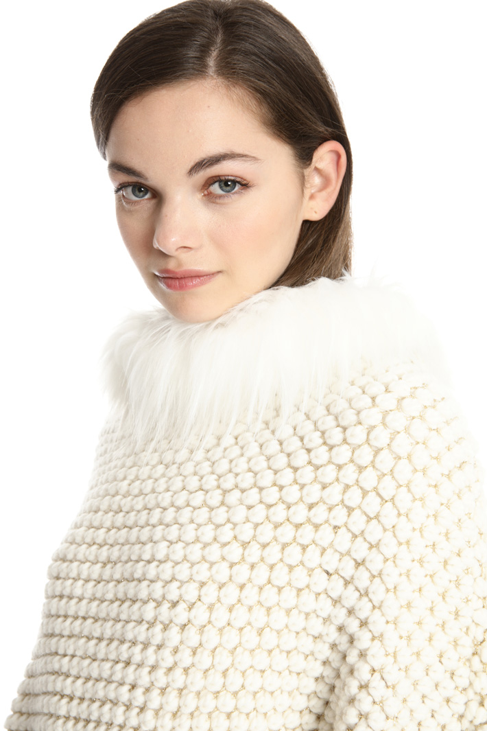 Wool blend yarn poncho Intrend Wool blend yarn poncho Intrend