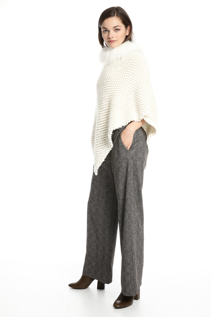 Wool blend yarn poncho Intrend Wool blend yarn poncho Intrend