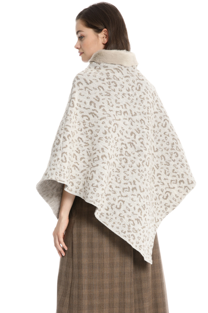 Lurex effect poncho Intrend Lurex effect poncho Intrend