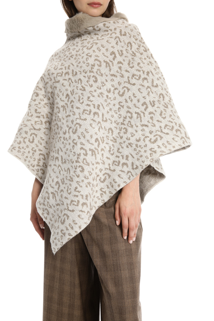 Lurex effect poncho Intrend Lurex effect poncho Intrend