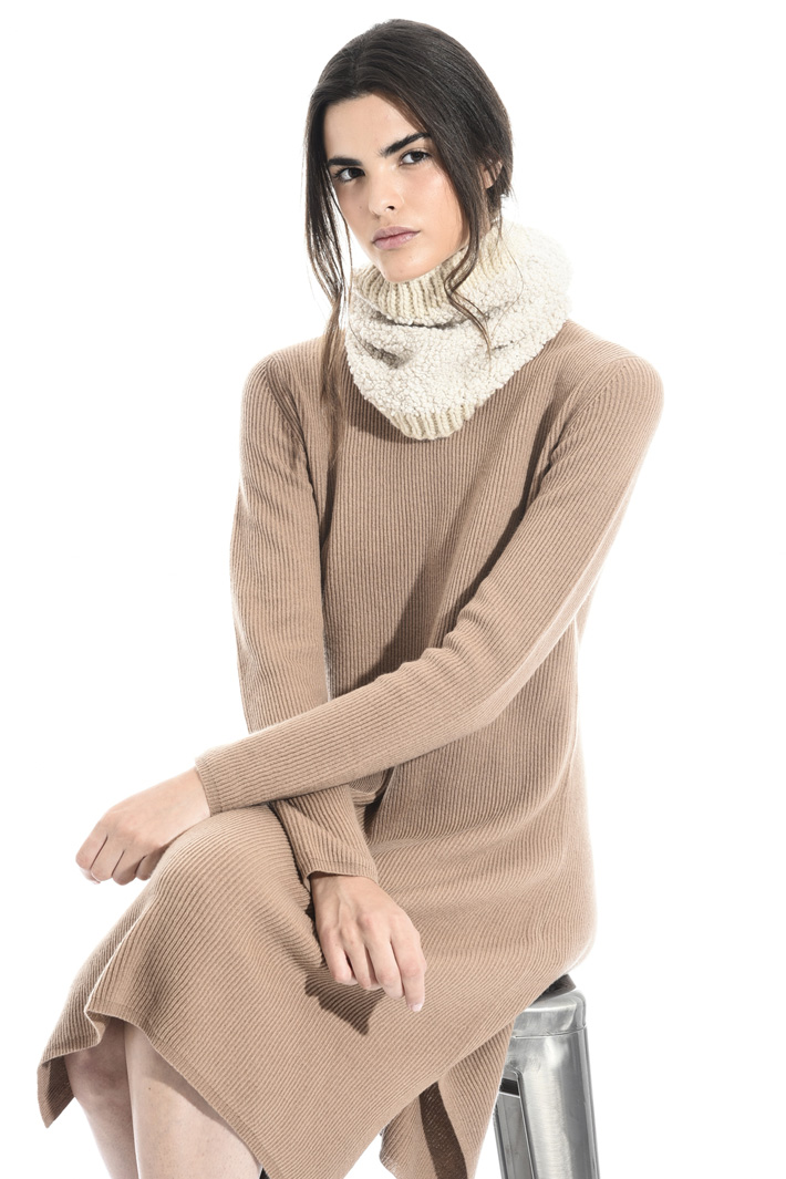 Wool and viscose collar Intrend Wool and viscose collar Intrend