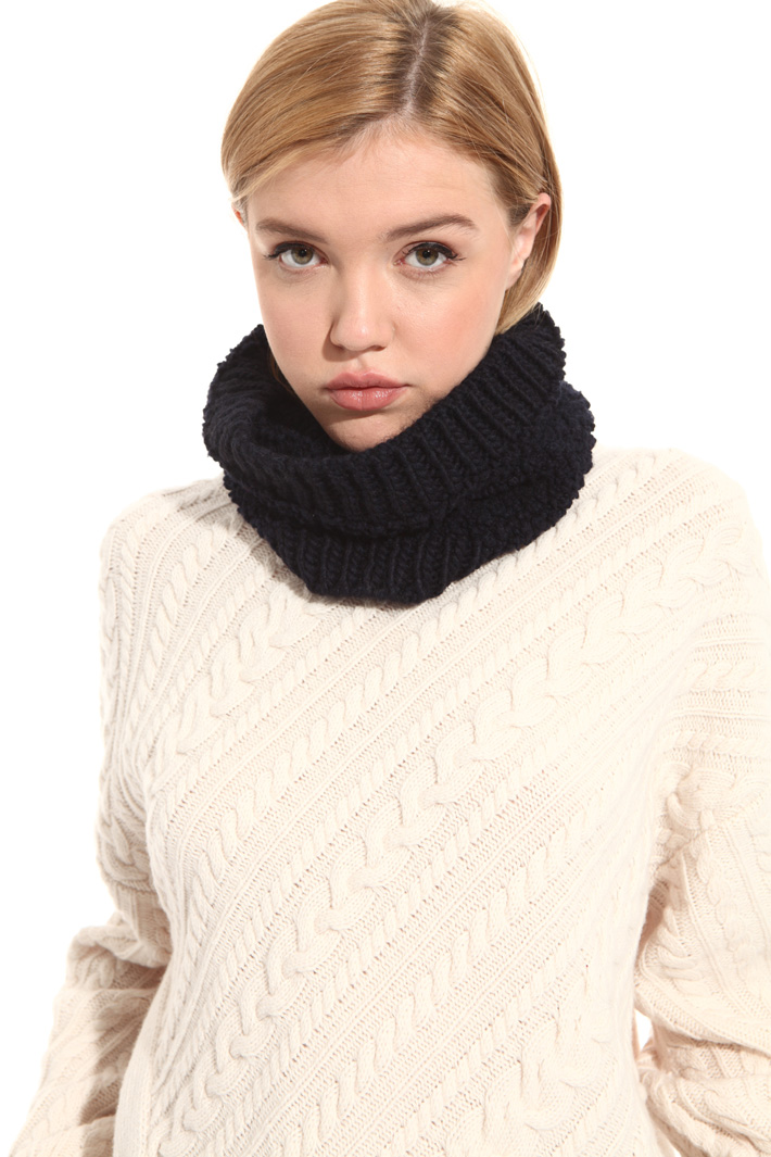 Wool and viscose collar Intrend Wool and viscose collar Intrend