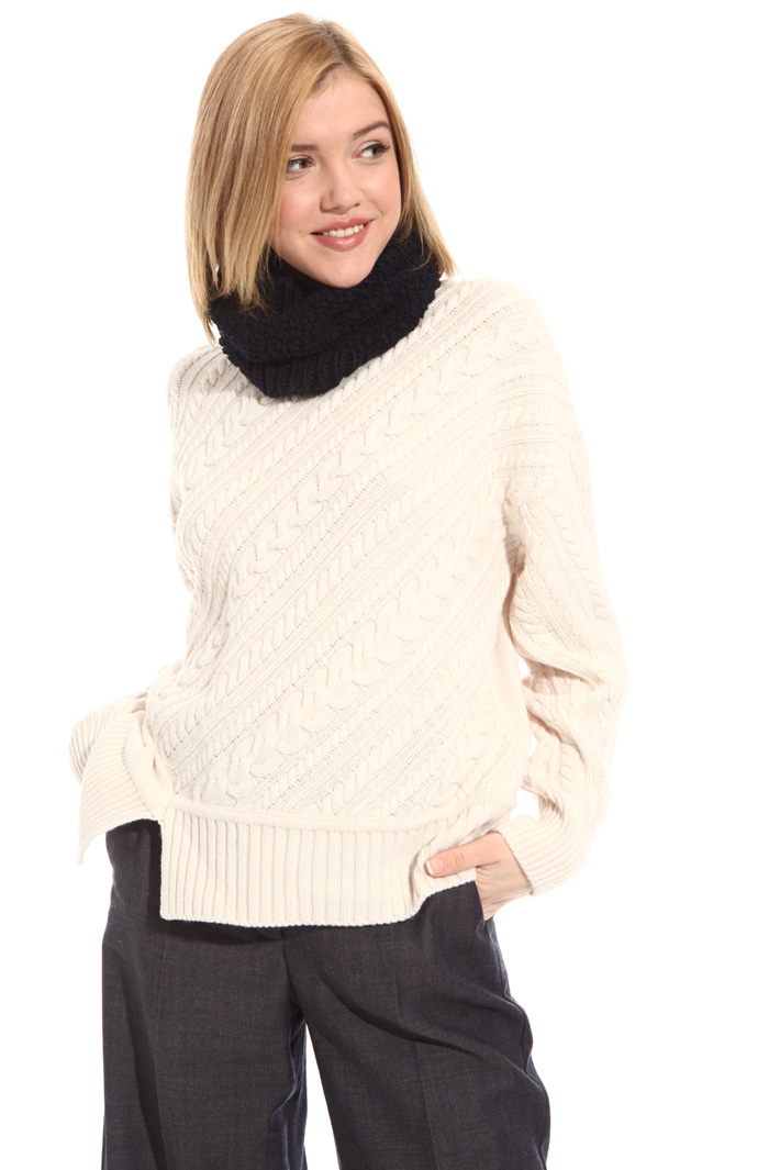 Wool and viscose collar Intrend Wool and viscose collar Intrend