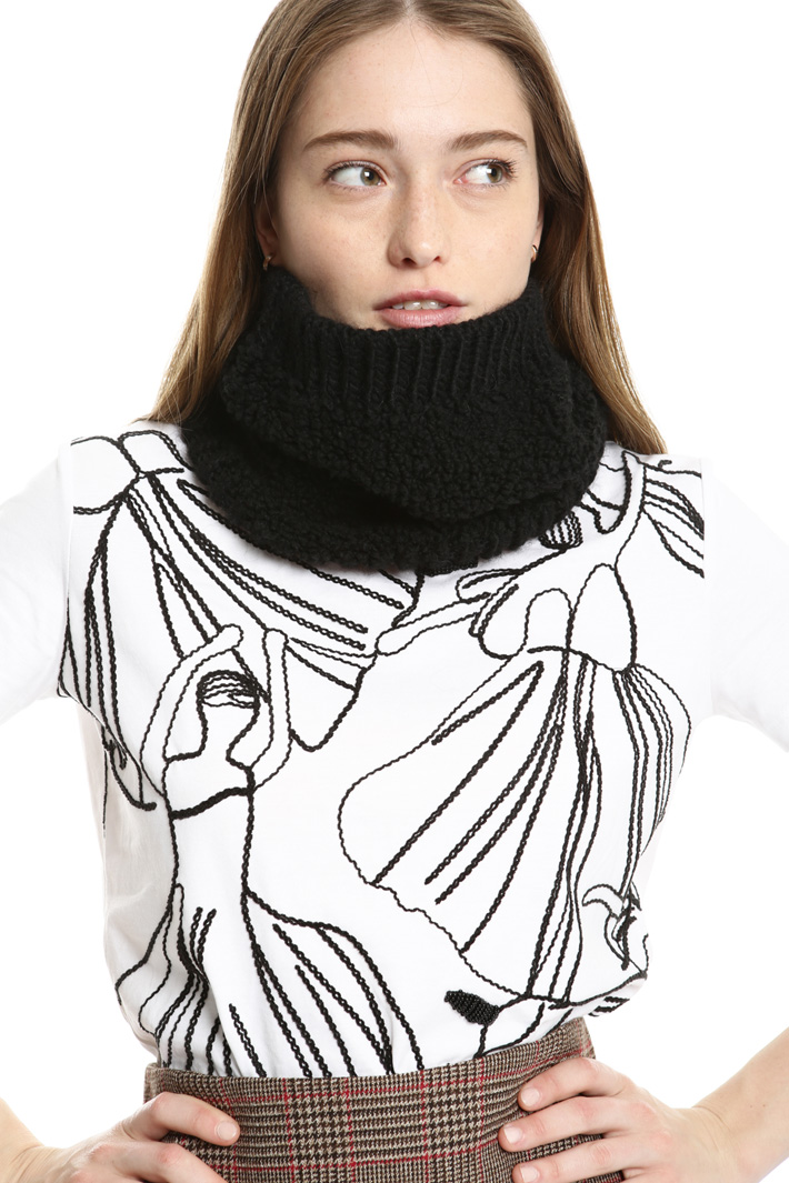 Wool and viscose collar Intrend Wool and viscose collar Intrend