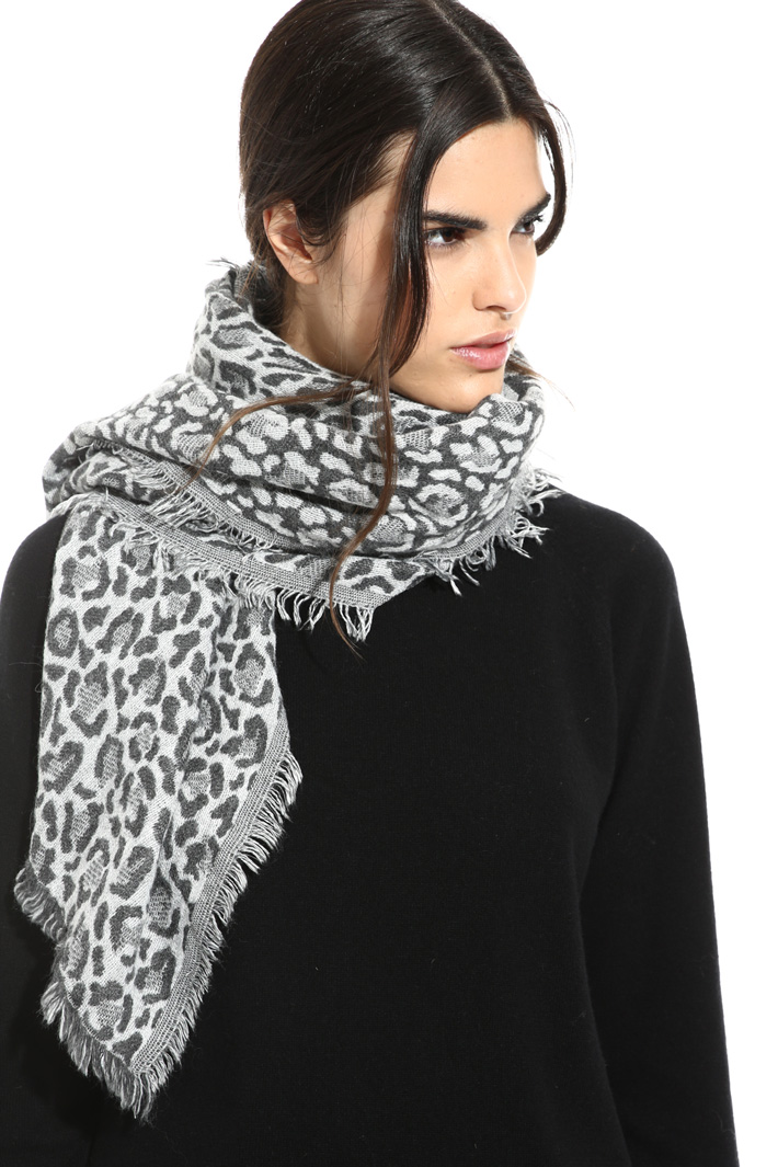 Soft animal print scarf Intrend Soft animal print scarf Intrend