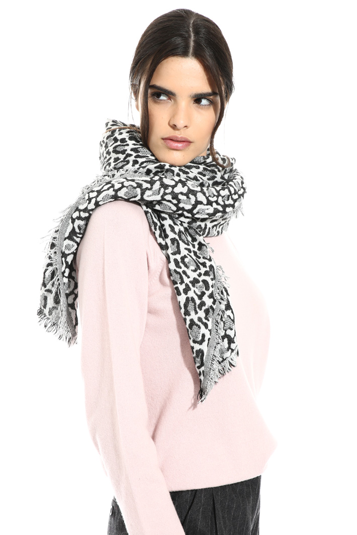 Soft animal print scarf Intrend Soft animal print scarf Intrend