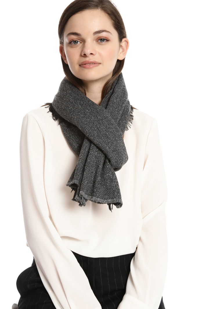 Contrast fringed scarf Intrend Contrast fringed scarf Intrend
