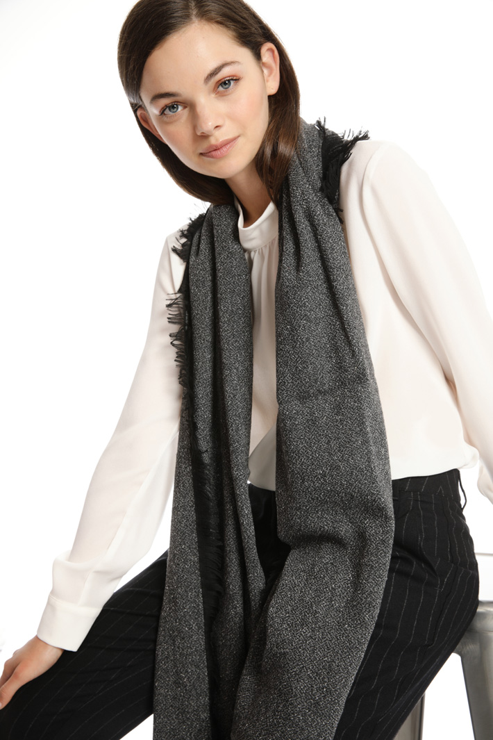 Contrast fringed scarf Intrend Contrast fringed scarf Intrend