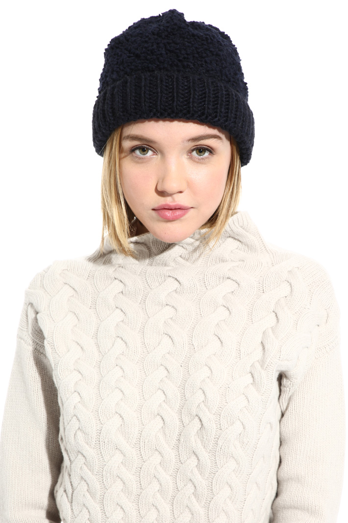 Bouclé wool knit hat Intrend Bouclé wool knit hat Intrend