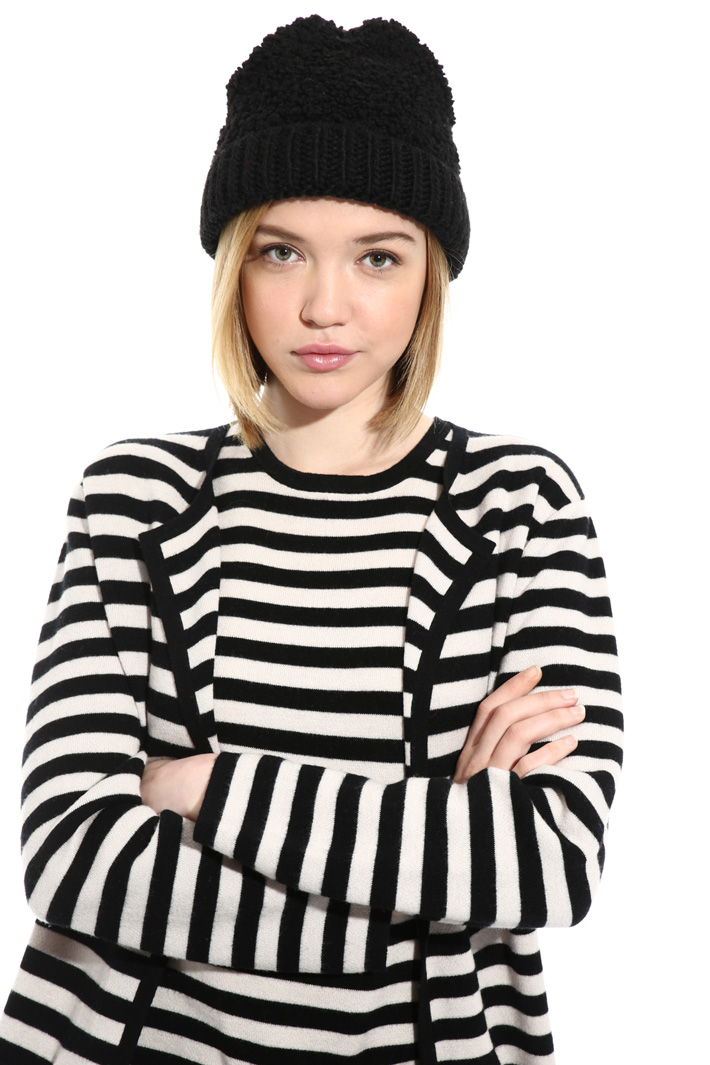 Bouclé wool knit hat Intrend Bouclé wool knit hat Intrend