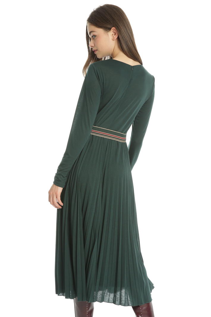 Abito midi in jersey plissé Intrend Abito midi in jersey plissé Intrend