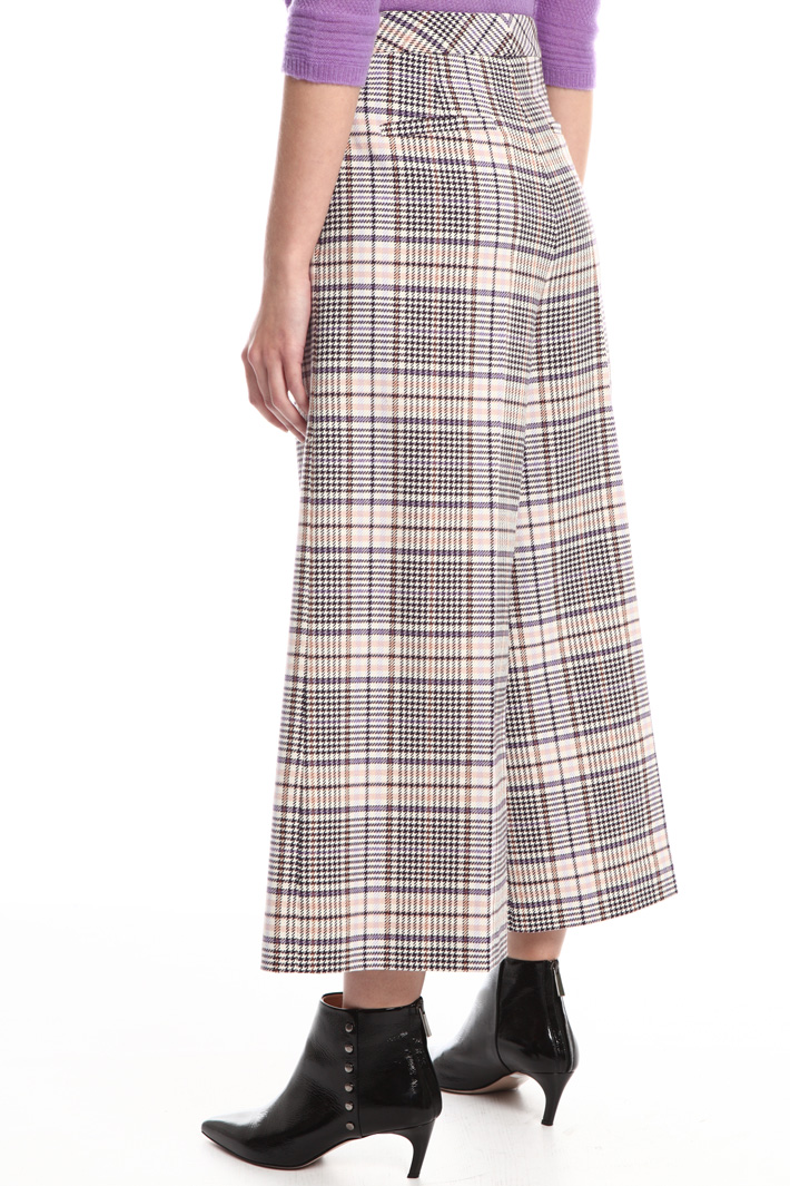 Cropped yarn-dyed trousers Intrend Cropped yarn-dyed trousers Intrend