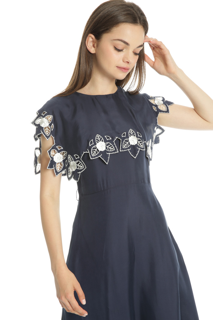 Opaque satin dress Intrend Opaque satin dress Intrend