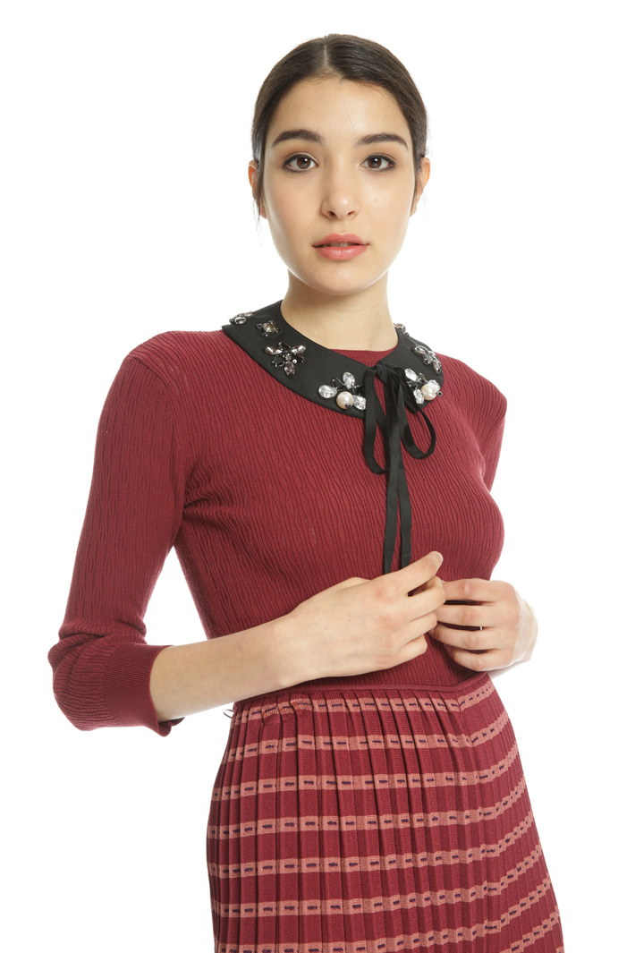 Jewel collar sweater Intrend Jewel collar sweater Intrend