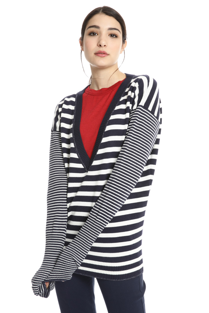 Wide V-neck sweater Intrend Wide V-neck sweater Intrend