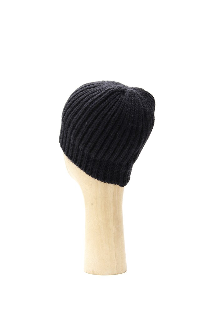 Knit hat with rhinestones Intrend Knit hat with rhinestones Intrend
