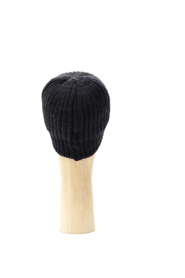 Knit hat with rhinestones Intrend Knit hat with rhinestones Intrend