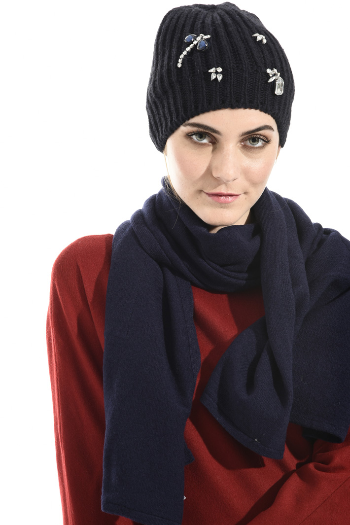 Knit hat with rhinestones Intrend Knit hat with rhinestones Intrend