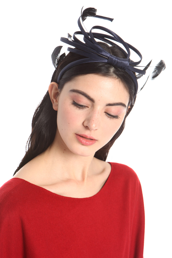 Satin headband with feathers Intrend Satin headband with feathers Intrend