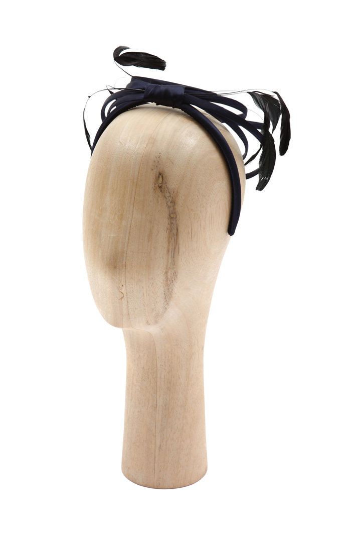 Satin headband with feathers Intrend Satin headband with feathers Intrend