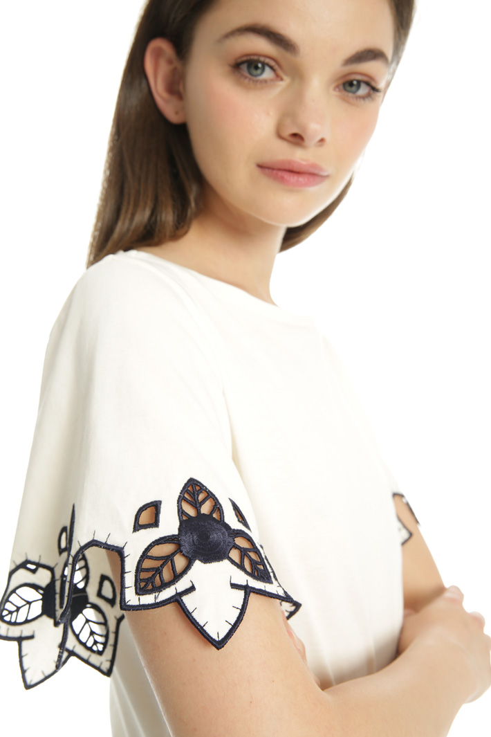 Scalloped sleeve T-shirt Intrend Scalloped sleeve T-shirt Intrend
