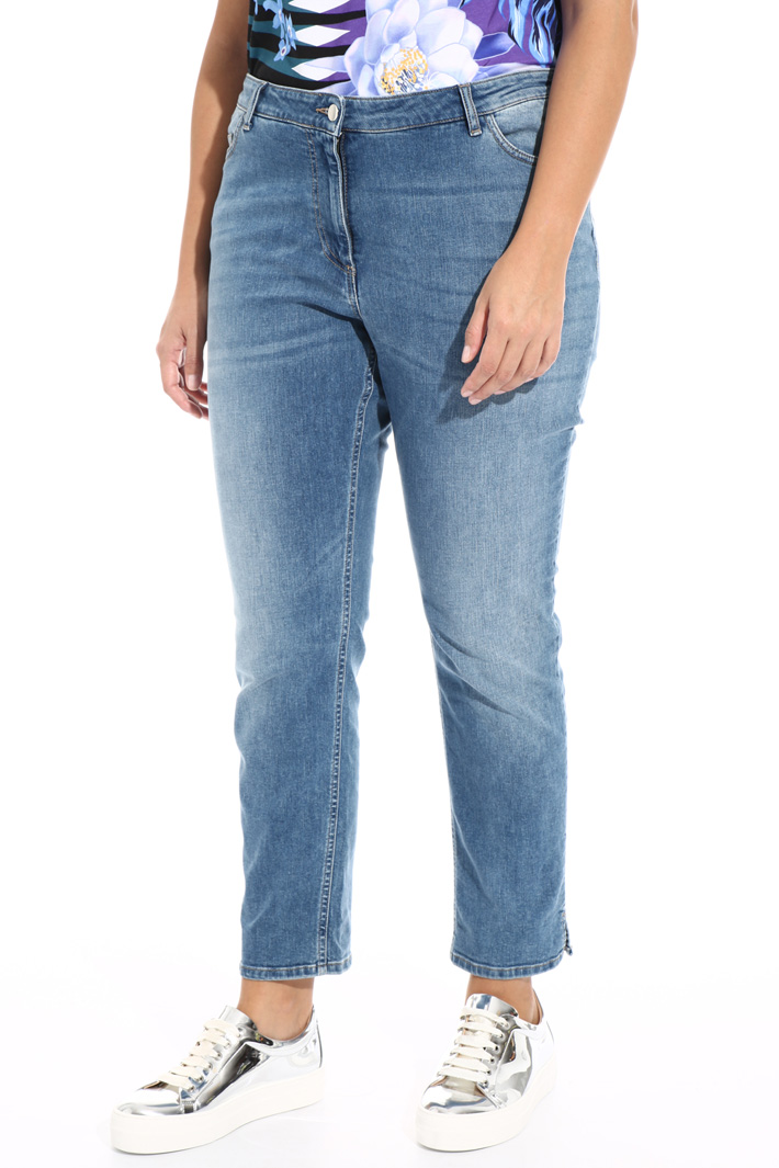 Semi-fitting denim trousers Intrend Semi-fitting denim trousers Intrend