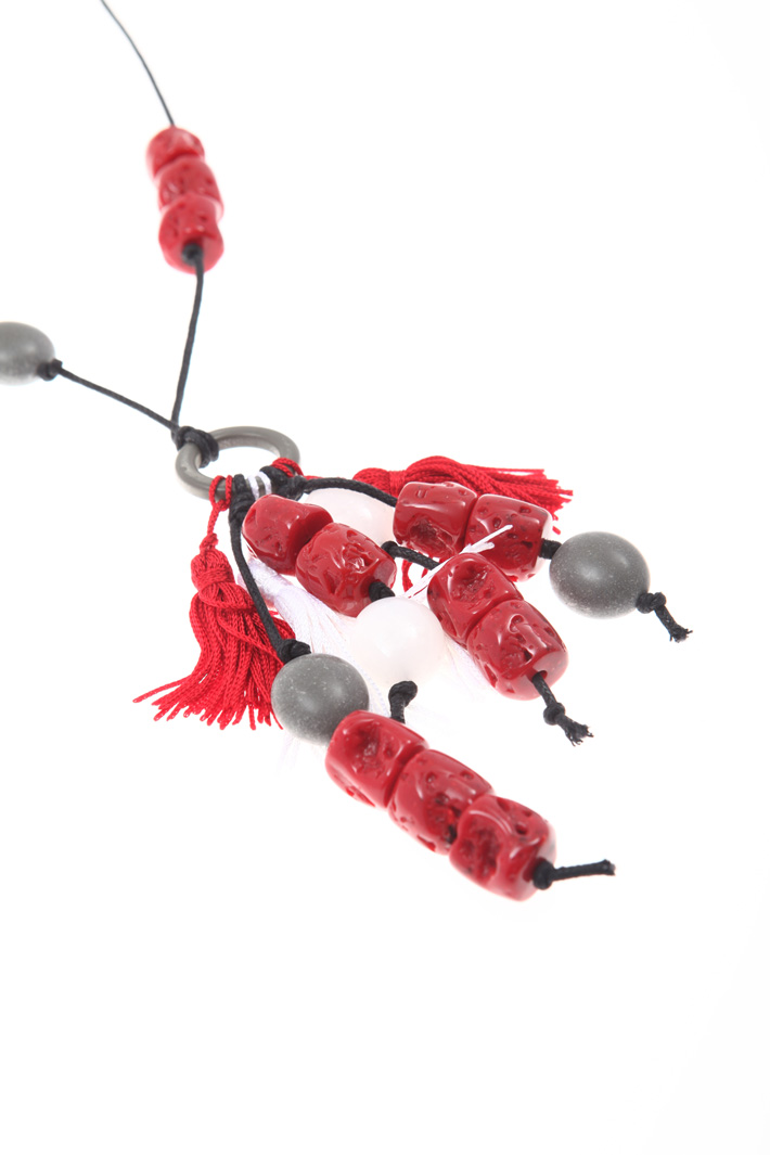 Resin necklace with tassels
Intrend Resin necklace with tassels
Intrend