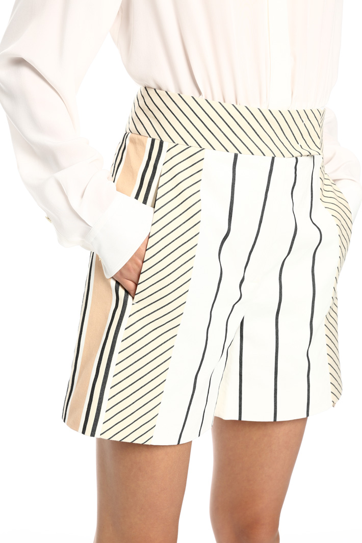 Cotton twill shorts Intrend Cotton twill shorts Intrend