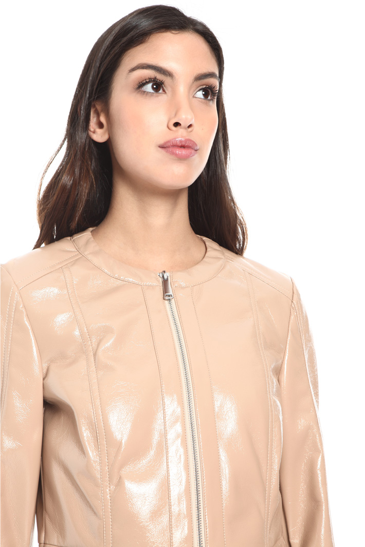 Varnish effect jacket Intrend Varnish effect jacket Intrend