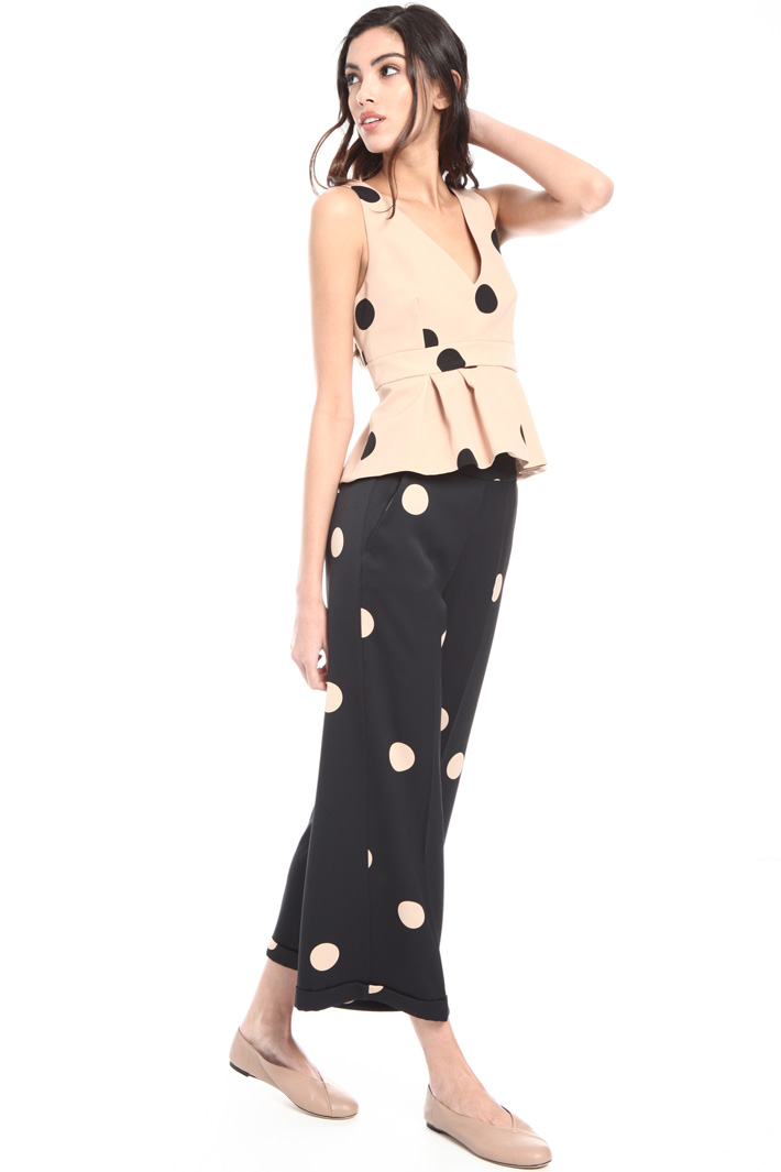 Sleeveless V-neck top Intrend Sleeveless V-neck top Intrend