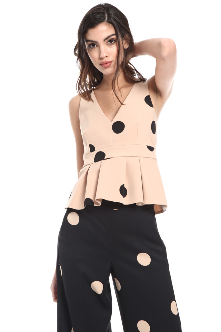 Sleeveless V-neck top Intrend Sleeveless V-neck top Intrend