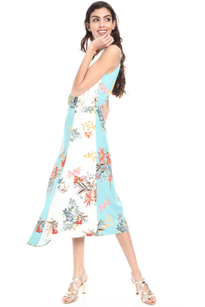 Asymmetrical satin dress Intrend Asymmetrical satin dress Intrend