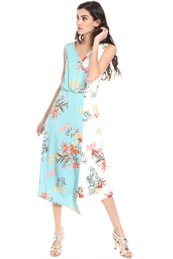 Asymmetrical satin dress Intrend Asymmetrical satin dress Intrend