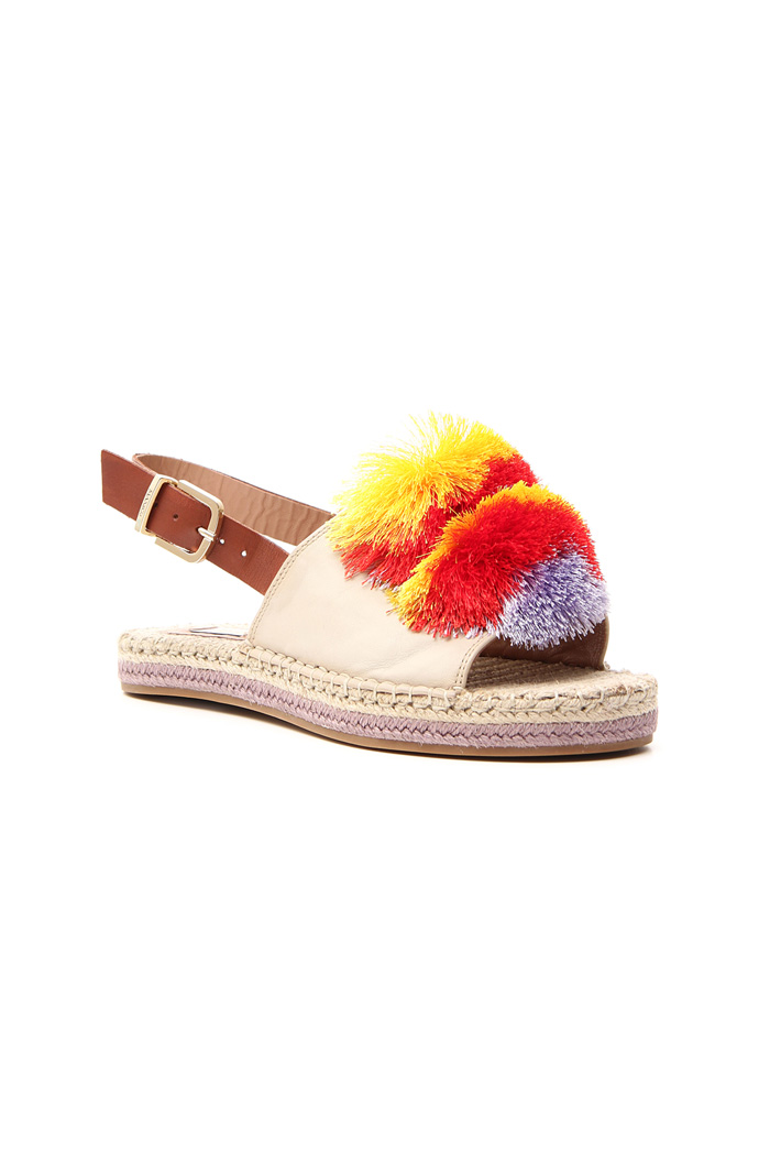 Sandals with maxi pom poms
Intrend Sandals with maxi pom poms
Intrend