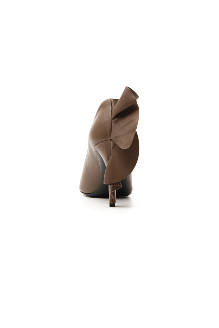 Dècolletè with ruffles
Intrend Dècolletè with ruffles
Intrend