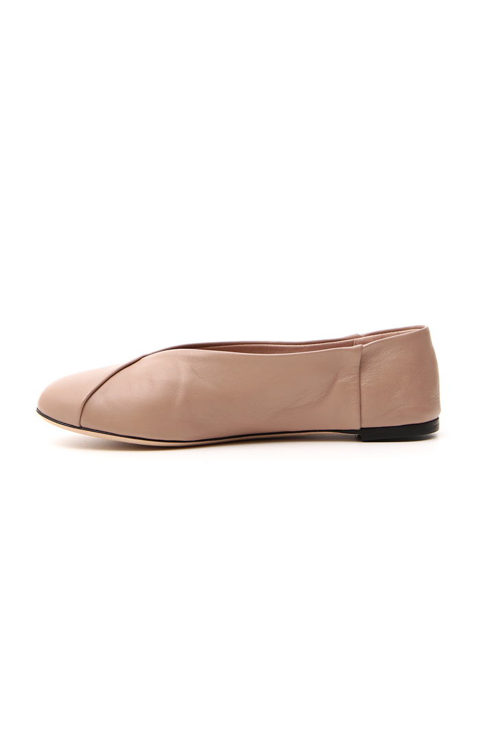Soft leather ballerina
Intrend Soft leather ballerina
Intrend