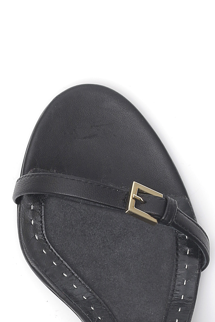 High leather sandal
Intrend High leather sandal
Intrend