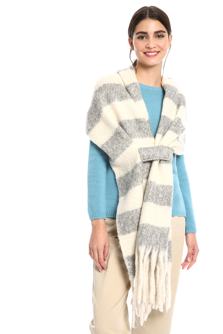 Scarf with maxi fringes Intrend Scarf with maxi fringes Intrend